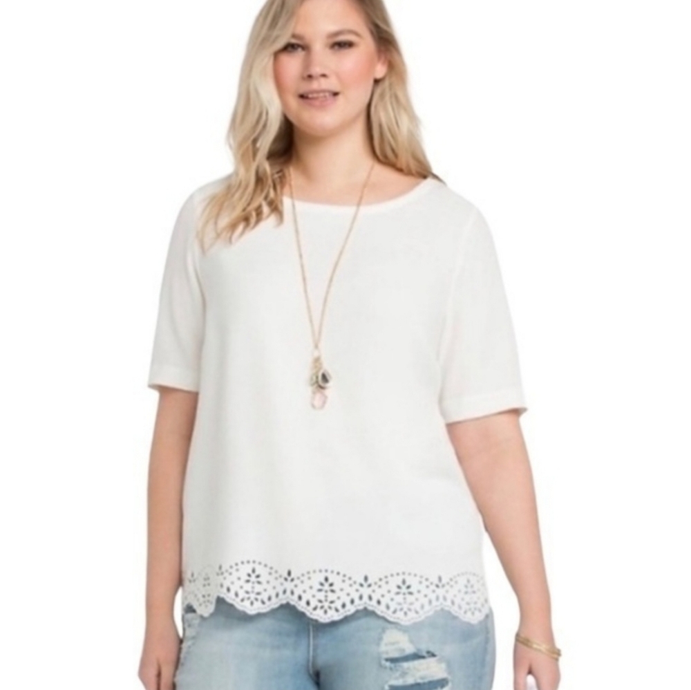 Torrid Ivory Crepe Laser Cut Blouse Plus Size 5Xl